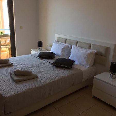 Sea And Sky Apartments Sarande Room photo