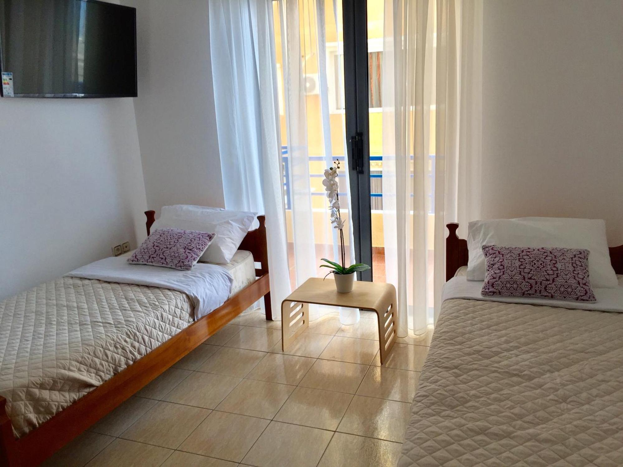 Sea And Sky Apartments Sarande Room photo