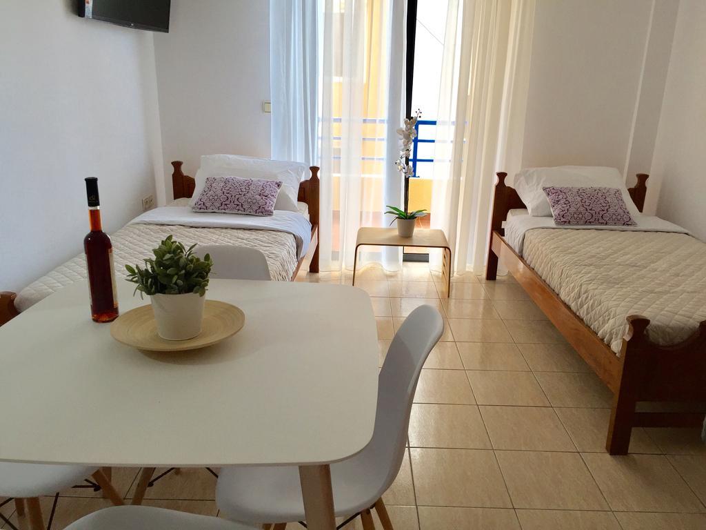 Sea And Sky Apartments Sarande Exterior photo