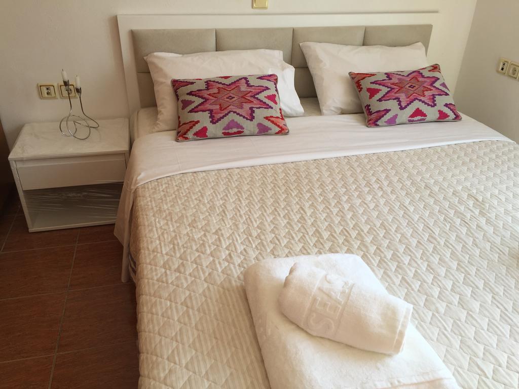 Sea And Sky Apartments Sarande Room photo