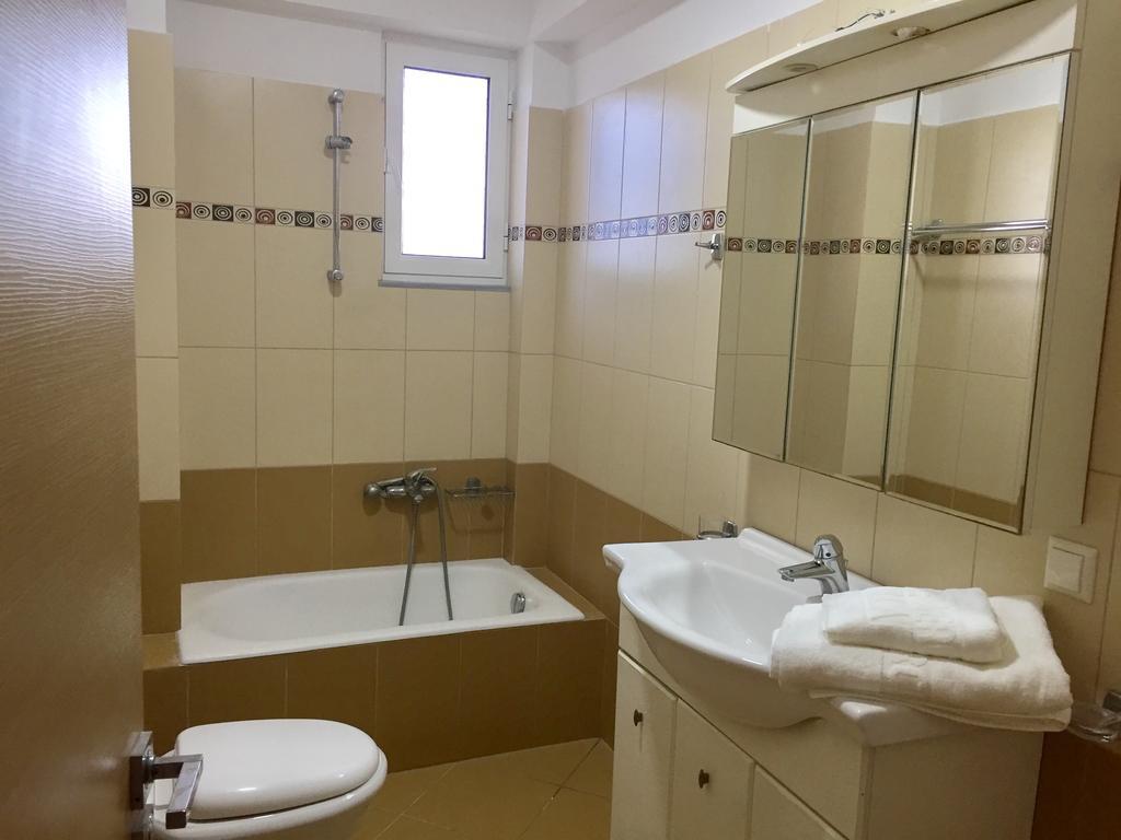 Sea And Sky Apartments Sarande Exterior photo