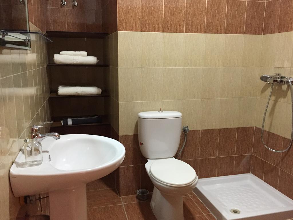 Sea And Sky Apartments Sarande Exterior photo
