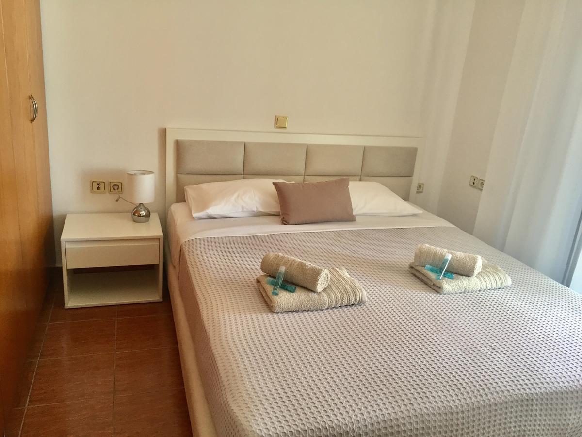Sea And Sky Apartments Sarande Exterior photo