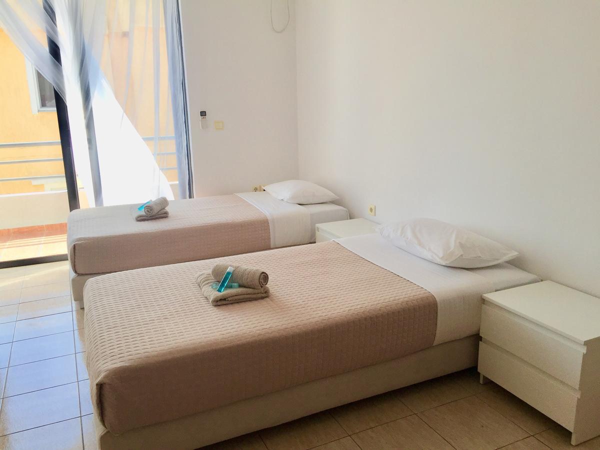 Sea And Sky Apartments Sarande Exterior photo